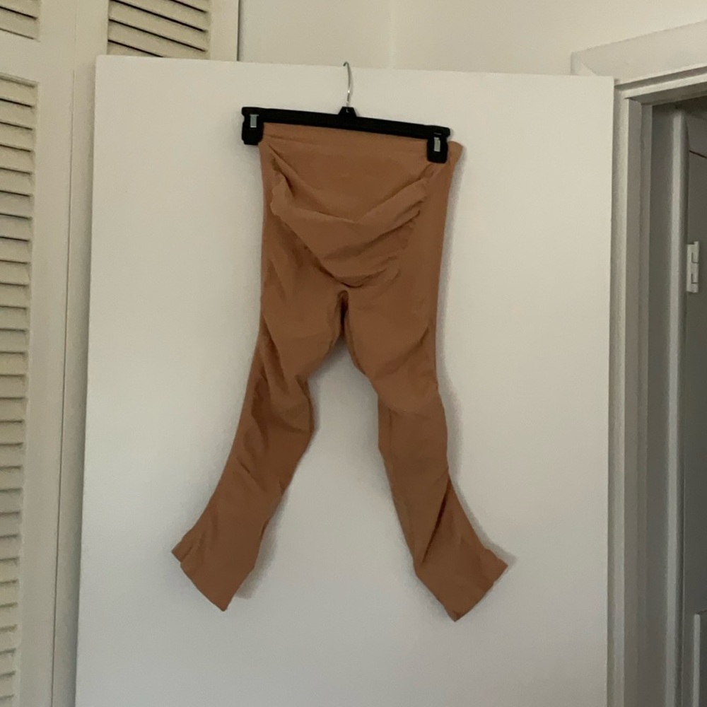 Skims maternity sculpting leggings